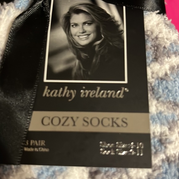 Kathy Ireland 3 pr cozy socks NEW BNWT cozy socks - Picture 4 of 9
